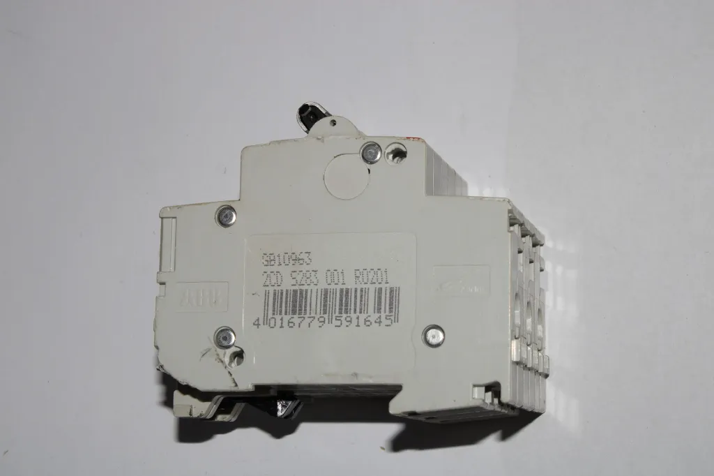 2cds283001r0201-abb-s203p-d20-circuit-breaker.webp