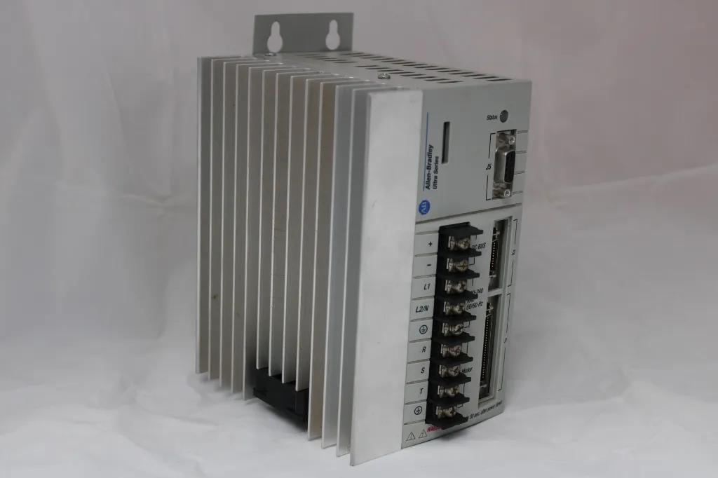 allen-bradley-1398-ddm-019x-servo-drive-side-angle.webp