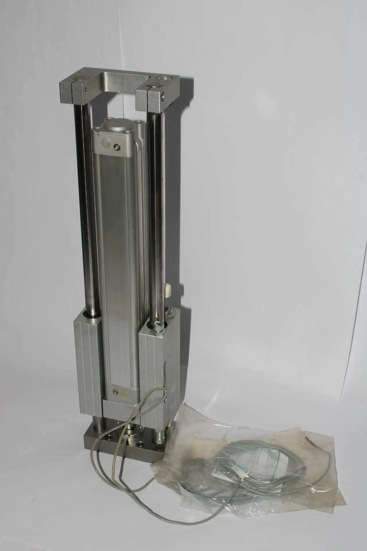 [34B] Festo SLE-40-300-KF-A-G-S-CV-CH-PV-P (26144087) Linear Drive Unit with SIEN-6,5B-PS-K-L (150378) Proximity Sensor