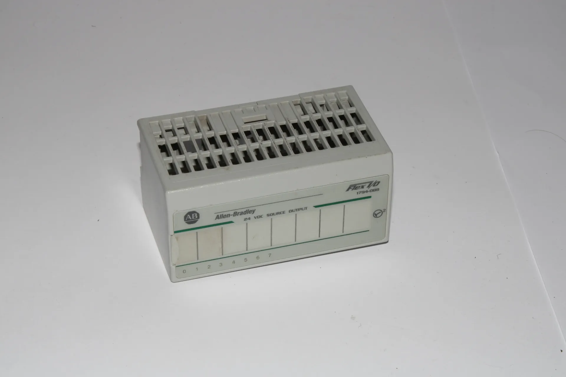 [29D] Allen-Bradley 1794-0B8 Output Module Ser.A 
