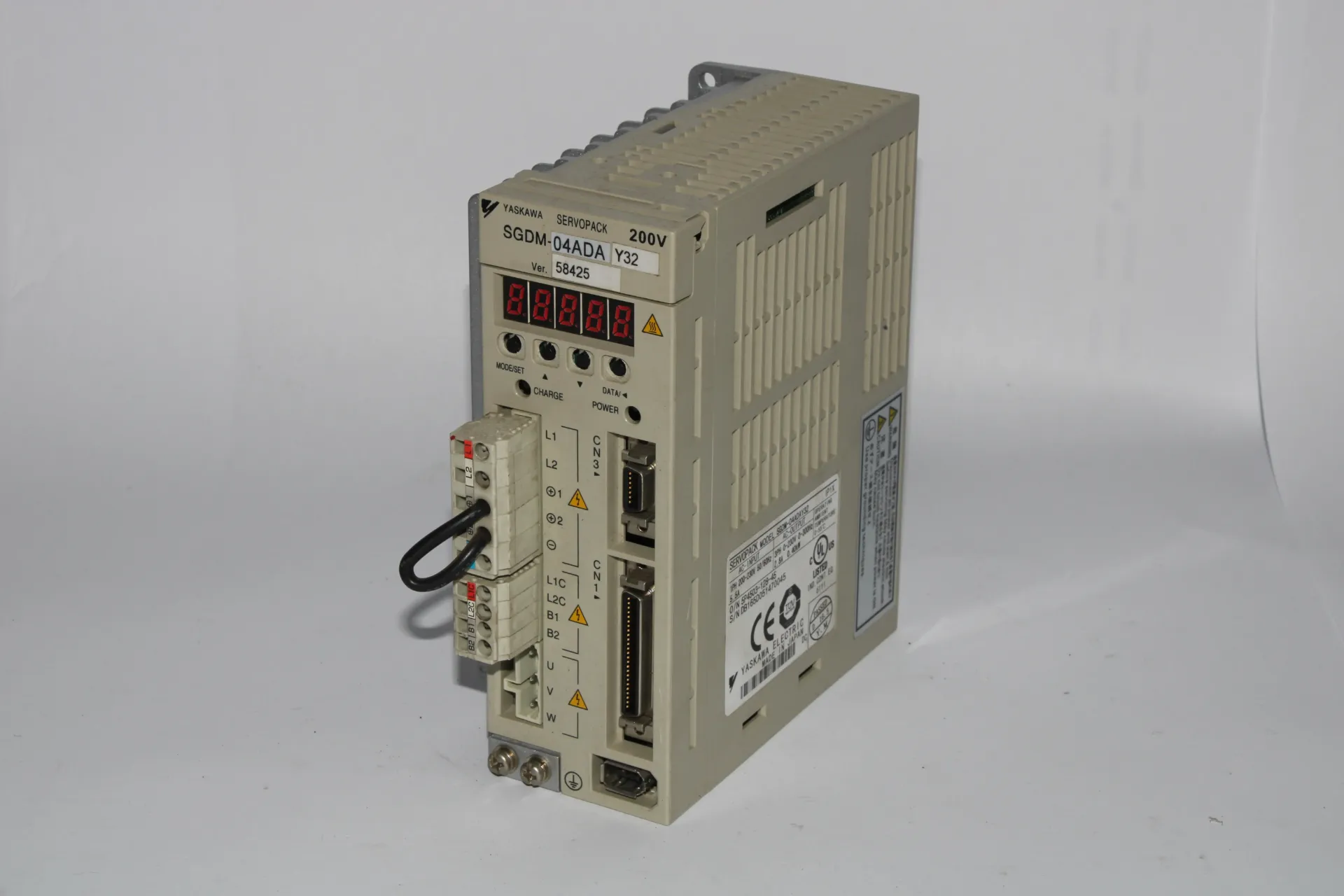Yaskawa SGDM-04ADAY32 AC Servo Drive