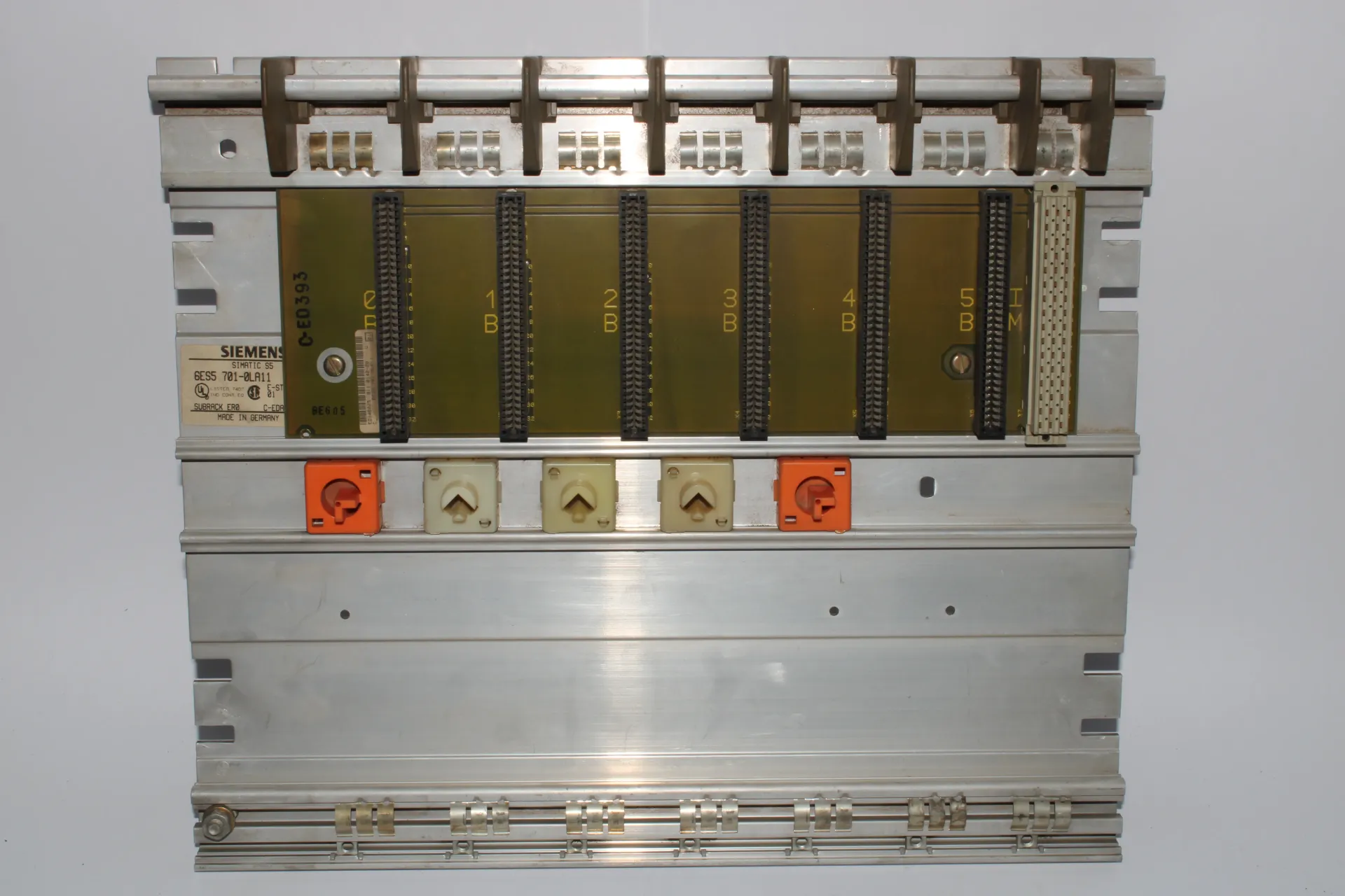 Siemens 6ES5701-0LA11 Simatic S5 Subrack ER0 