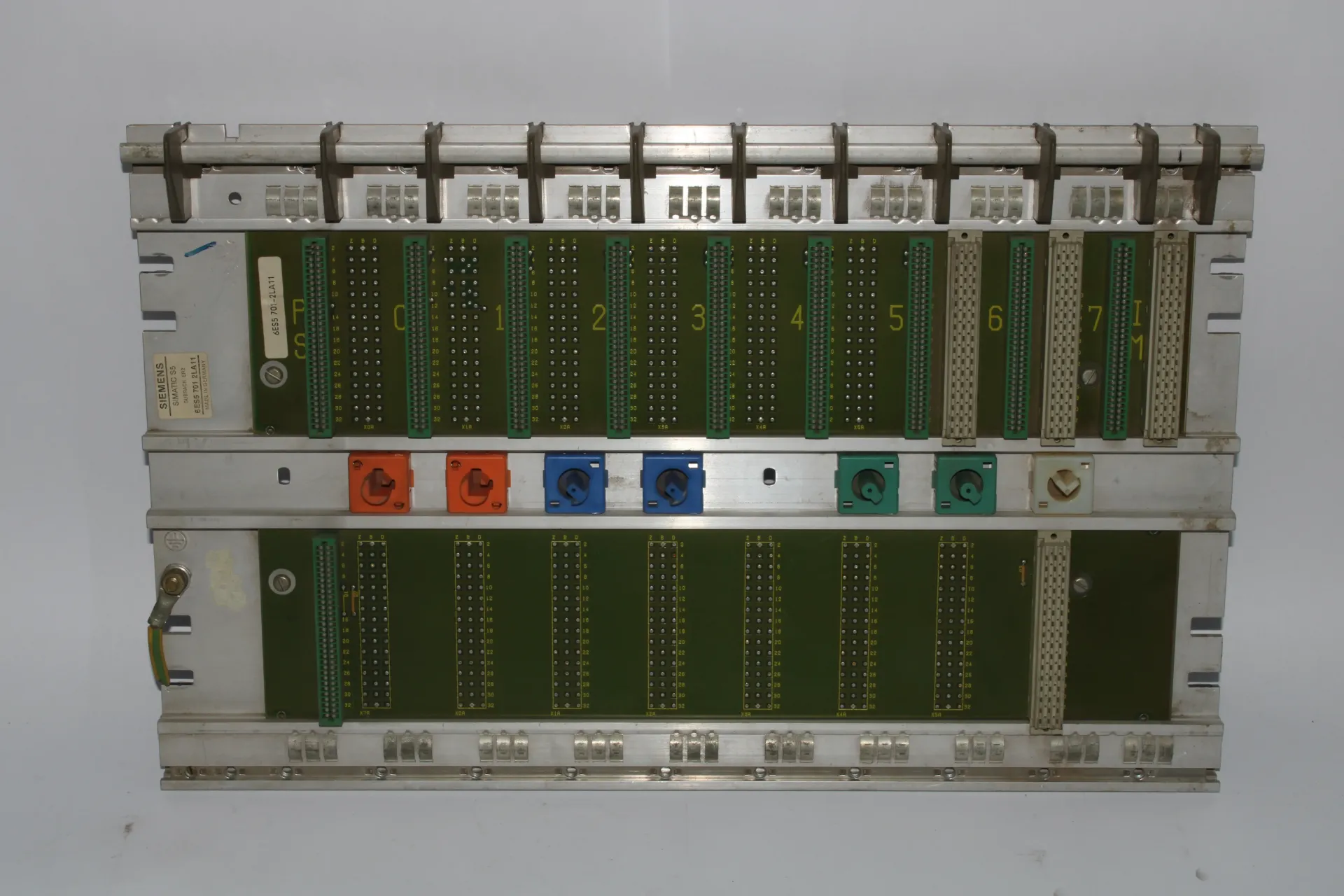 Siemens 6ES5701-2LA11 Simatic S5 Subrack ER2 