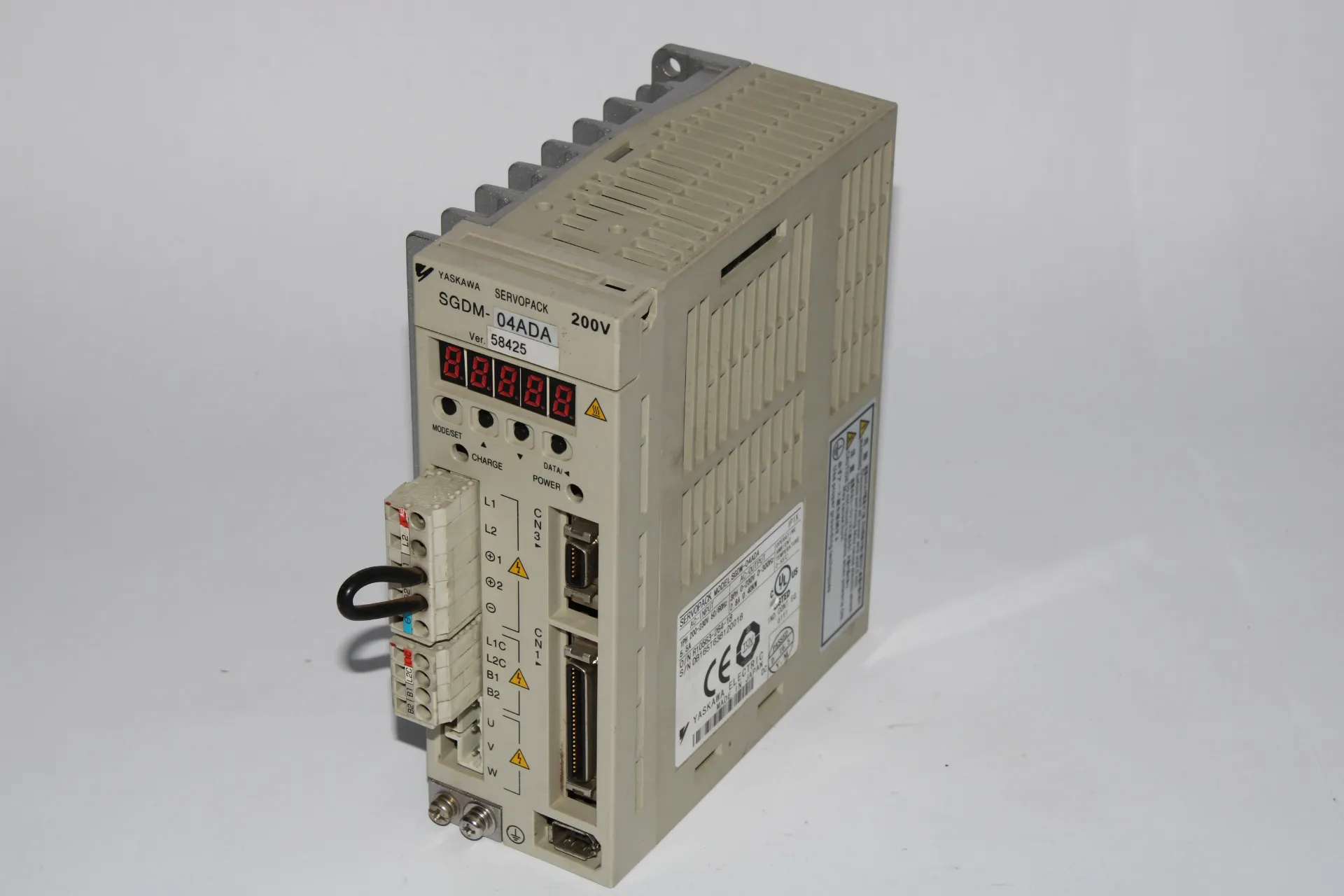Yaskawa SGDM-04ADA Ver.58425 Servo Drive