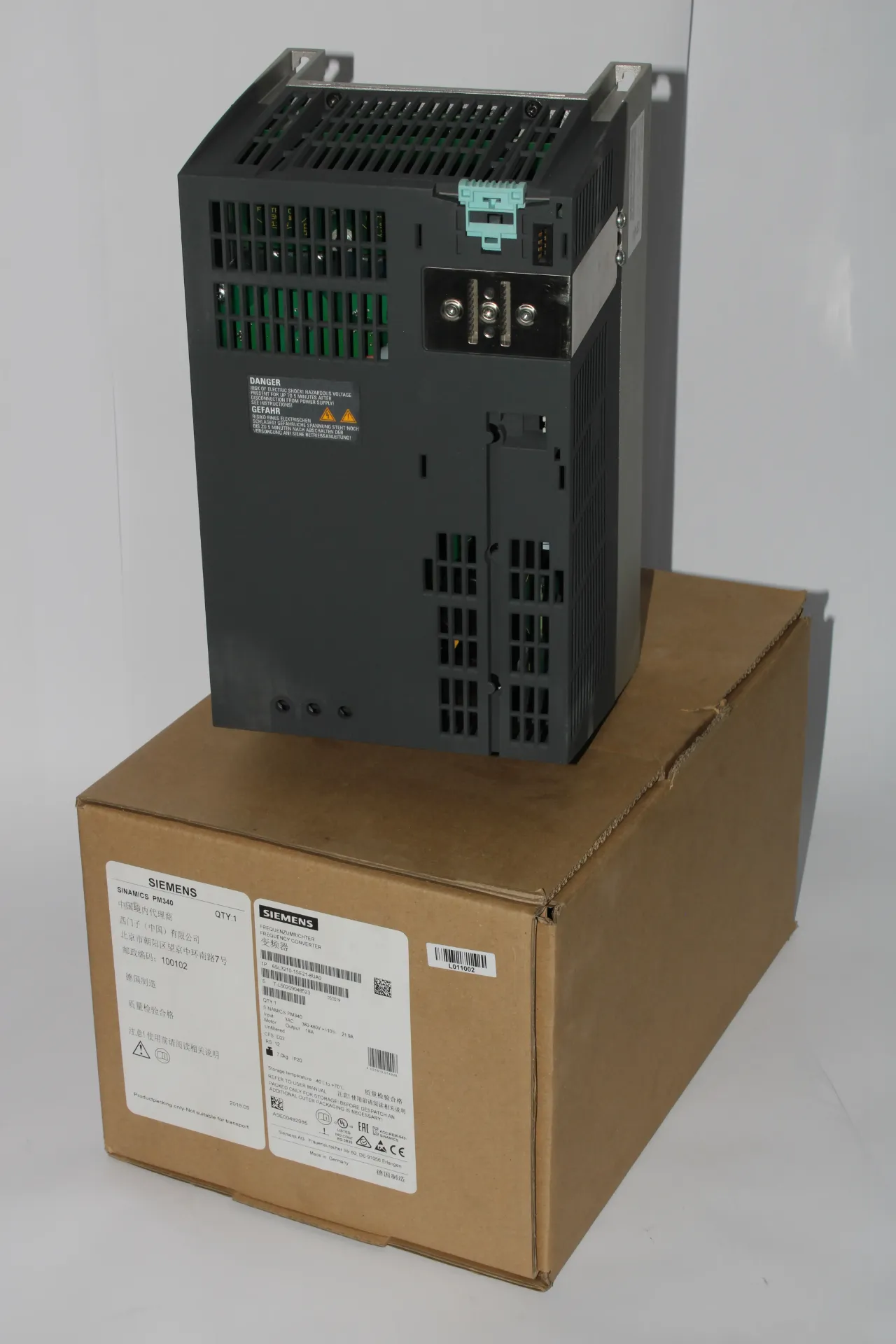 [30B] Siemens 6SL3210-1SE21-8UA0 Sinamics PM340 Frequency Converter