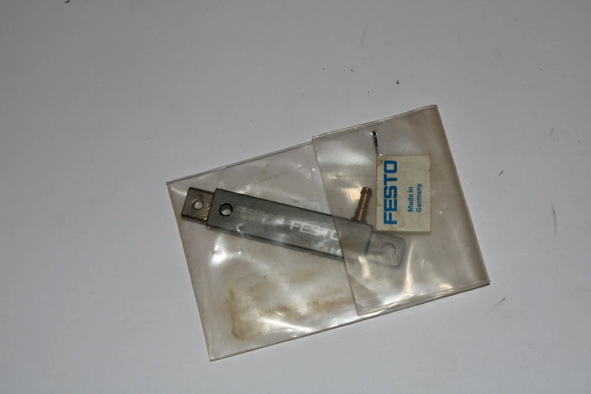 [34A Box 1] Festo EZH-2,5/9-10-B (164991) Miniature Single-acting Flat Pneumatic Compact Cylinder